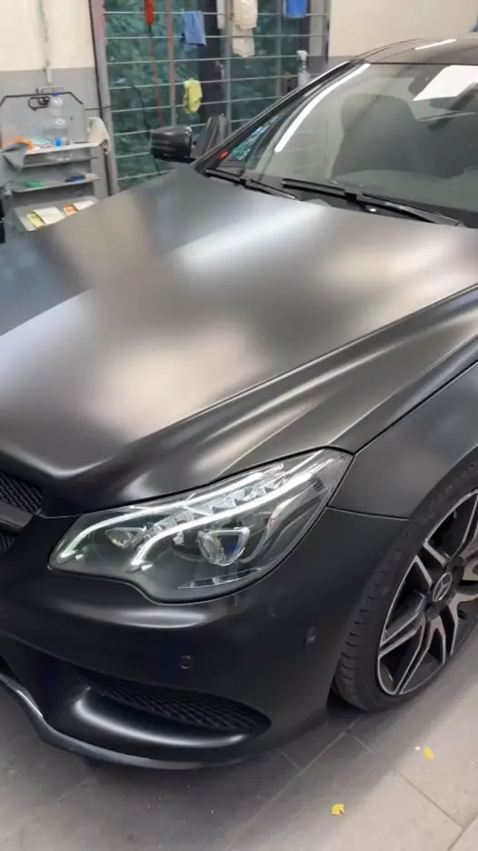 Mercedes (Schwarz) — Innen & Außen